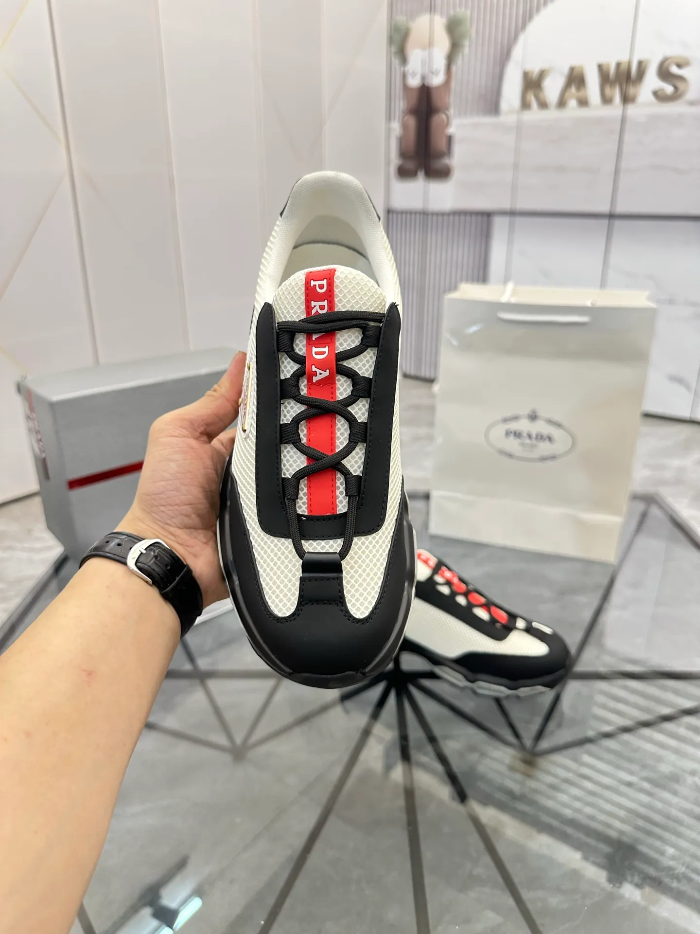 Men's shoes for sale 💰: 💰P660¥ High-end top quality Product trademark: Prada *"Prada*" low-top casual shoes Regular size: 38-45 (can be customized to 46) Product materials: Upper imported first-layer cowhide spliced ​​with original fabric, breathable lining, cowhide foot pads, original air cushion outsole. No.: 001